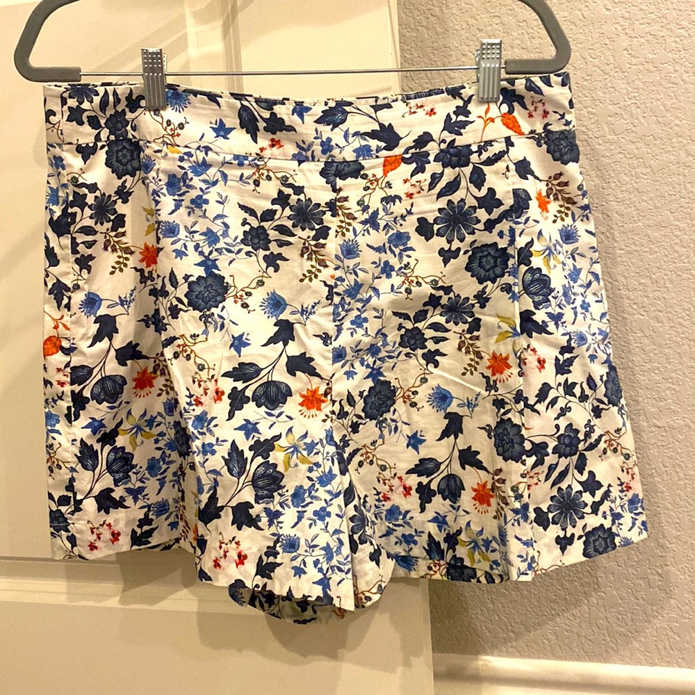 Flowy flowered shorts